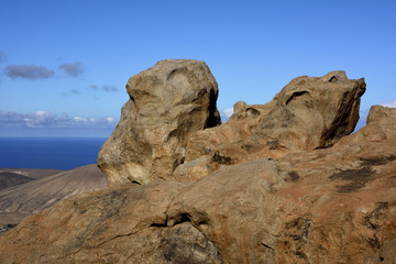 Fels an einen Kopf erinnernd.