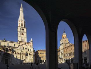 Modena, Piazza Grande con la Cattedrale, la torre campanaria detta Ghirlandina