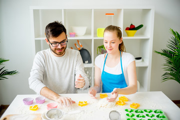 Obraz na płótnie Canvas Couple cooking together