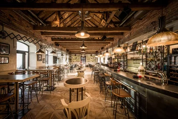 Foto op Plexiglas Lange bar en krukken in retro caffe restaurant © poplasen