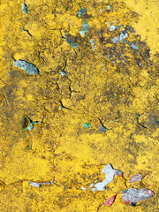 黄色のコンクリート壁