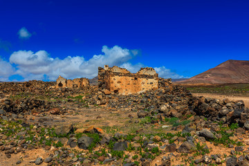 Fototapeta na wymiar An ancient ruin located in the middle of Lanzarote.