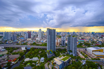 Fototapeta na wymiar city of bangkok and blue sky with clouds in the evening