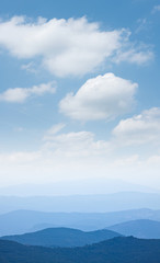 paysage montagne brume vision loin ciel bleu couche nuageux libre liberté sensation beau vacances partir