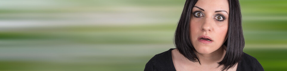 Obraz premium Portrait of a surprised young woman