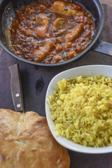 Guazzetto di pesce con pane casereccio e riso al curry
