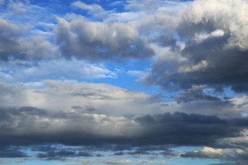 Fototapeta na wymiar Landscape. Cloudy sky.
