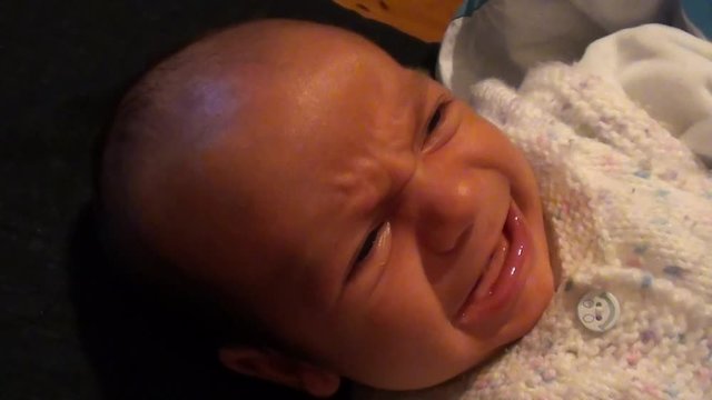 Puling baby face