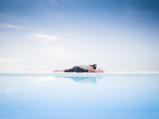 Naklejka premium Asian woman practice yoga on the beach