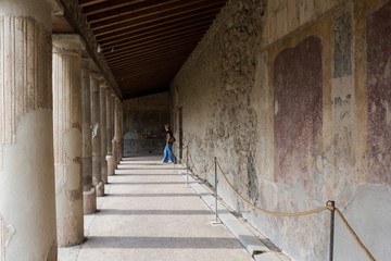 Narrow corridor, Pompeii, Italy