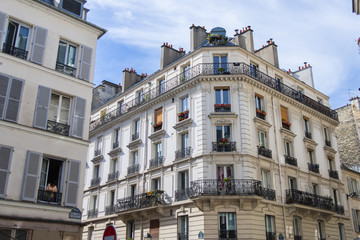 Fototapeta na wymiar Paris, typical facades of buildings