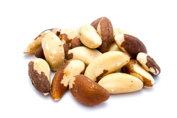 Paranüsse Paranuss Nuss isoliert freigestellt auf weißen Hintergrund, Freisteller
