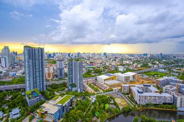 Fototapeta premium city of bangkok and blue sky with clouds in the evening