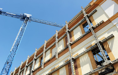 Reinforcement of the facade of a building