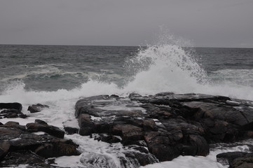 море в скалах