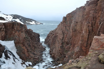 река в скале