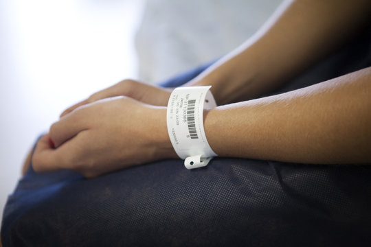 Details more than 76 hospital admission bracelets latest