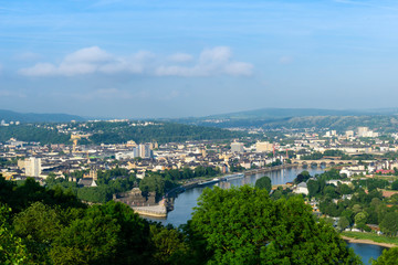 Deutsches Eck in Koblenz in Rheinland-Pfalz mit Blick auf Koblenz alstadt Panorama