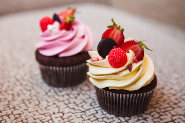 Cupcakes with strawberries and cream