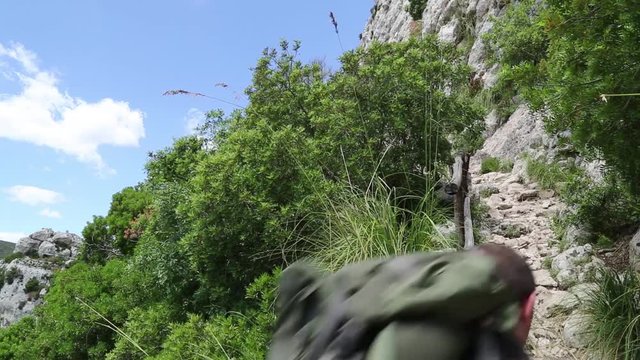 Escursionista salendo; Hiker walk up