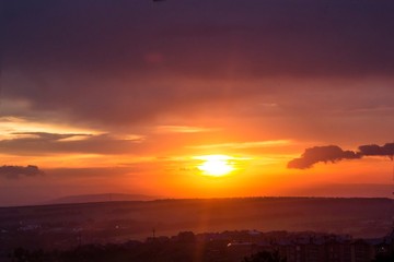 Вечерний пейзаж, закат, заход солнца, красивое небо в ярких цветах
