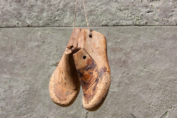 Wooden shoe form