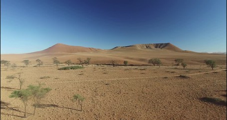 Pleine désertique en Namibie vue du ciel