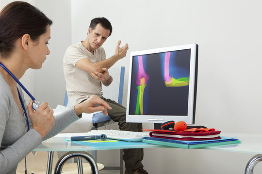 Models On screen, colorized x-ray of the elbow (without pathology)