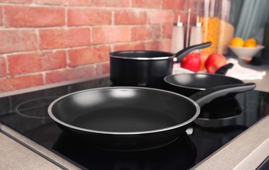 Kitchenware for cooking classes on electric stove