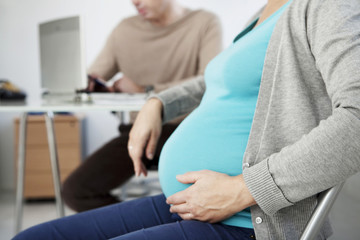 Obraz na płótnie Canvas Pregnant woman in consultation