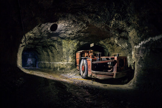 Niche mining machine
