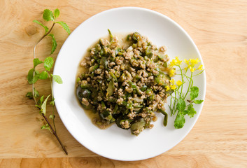 Fried green eggplant with minced pork