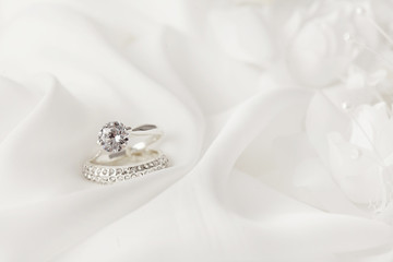 wedding rings, engagment ring with diamond