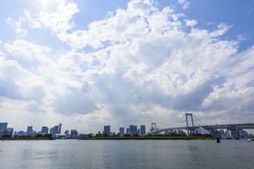 お台場の海とレインボーブリッジ