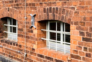 Vergitterte Fenster einer Gefängniszelle