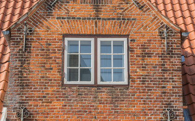 Fenster in einem Antiken Haus mit Fassade