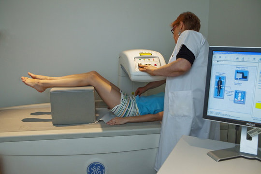 Centre de Radiologie et d'Imagerie M￩dicale ￠ Paris Densitom￩trie osseuse