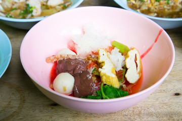 Yen Ta Fo, Noodles with seafood soup and red sauce