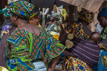 Women in traditional dress in the weekly market, Dogon Country, Mali - obrazy, fototapety, plakaty