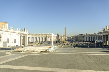 Fototapeta na wymiar sight of the square of the basilica of Saint Peter of the Vatican in Rome, Italy.