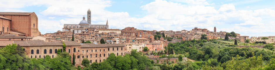Obraz premium Panoramic view of medieval center of Siena, Tuscany, Italy