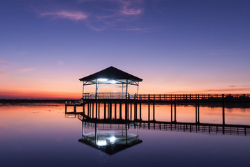 Fototapeta na wymiar Sunset, Twilight at the reservoir with pavilion,Silhouette.(Bueng Si Fai Phichit.)