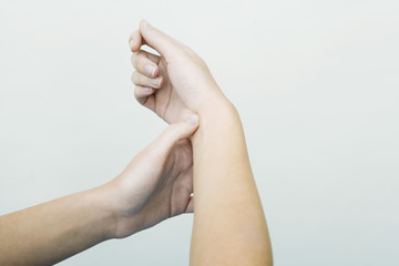 Model The Do In is an automassage technique of chinese origin, then imported in Japan This technique is based on the pressure of certains points (acupressure) aiming at correcting body disorders Pressure of the point Heart meridian 7 (fold of the wrist, continuation little finger) Aim : treatment of nervous breakdown