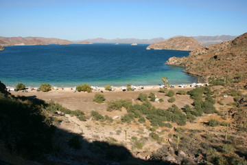 Fototapeta na wymiar Remote camping on Playa El Coyote, Baja California Sur, Mexico