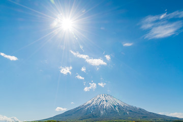 羊蹄山の全景 / 快晴の北海道 ニセコ町