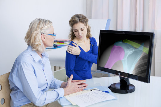 Female patient consulting for shoulder pain