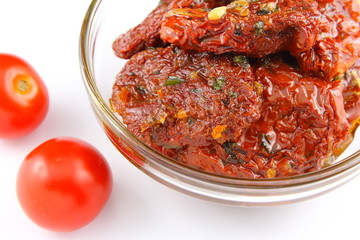 dried tomatoes in olive oil