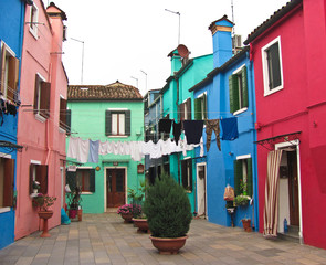 Fototapeta na wymiar Burano, near Venice, Italy. Bright colored houses and laundry hung up to dry