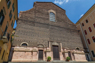 Fototapeta na wymiar Kirche in Bologna Emilia Romagna Italien