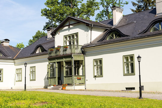 Beautiful Little Manor House In Boleslaw (Poland)